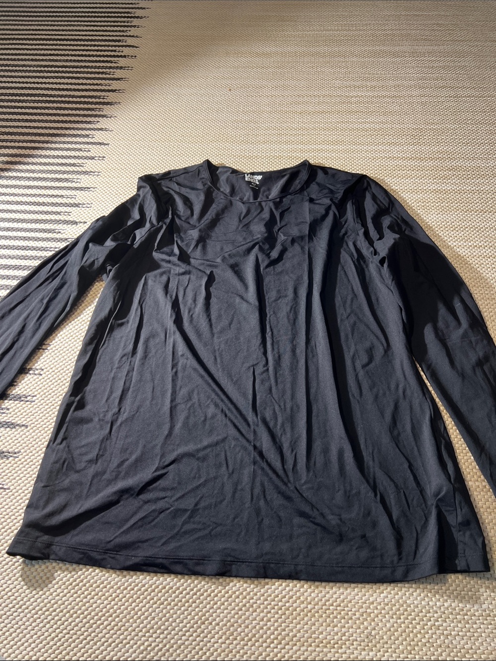 Lands' End Black Long-Sleeve Crewneck Swim Tee Rash Guard